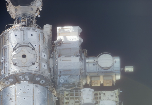 STS117-E-08886