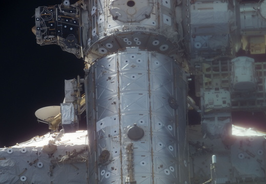 STS117-E-08889
