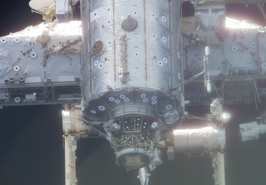 STS117-E-08890