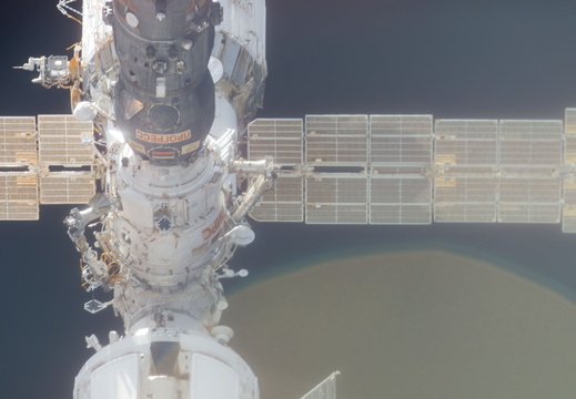 STS117-E-08930