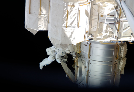 STS117-E-08984