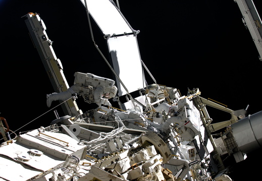 STS117-E-08985