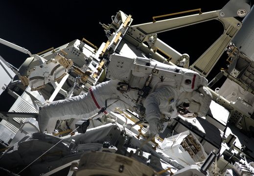 STS117-E-08986