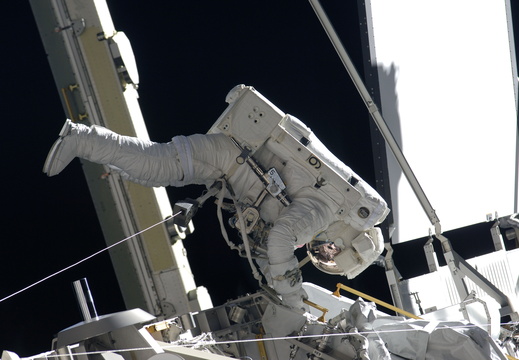 STS117-E-08987
