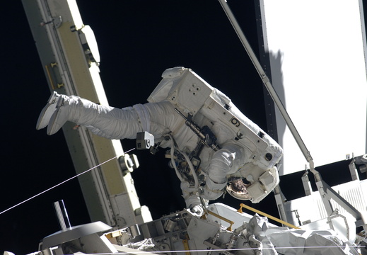 STS117-E-08988