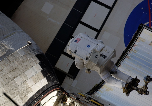 STS117-E-08997