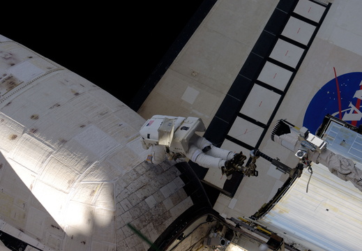 STS117-E-08999