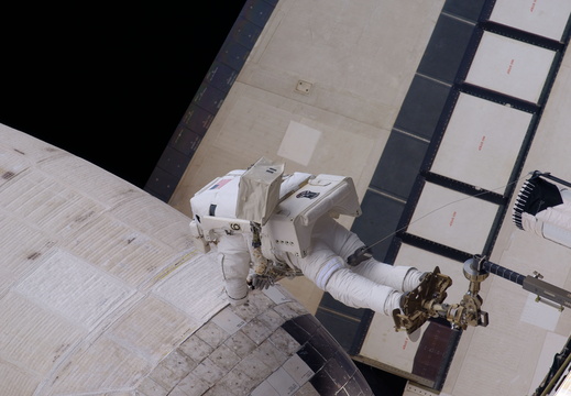 STS117-E-09000