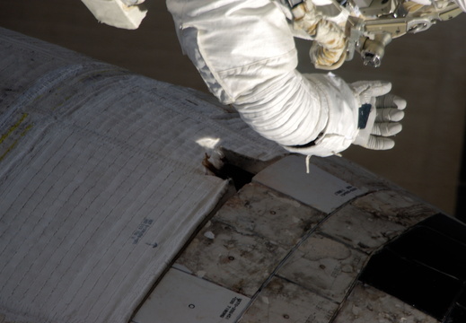 STS117-E-09003