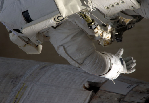 STS117-E-09008
