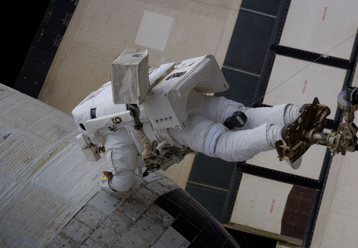 STS117-E-09010