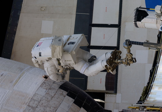 STS117-E-09013