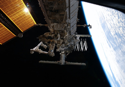 STS117-E-09022