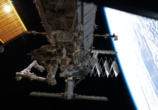 STS117-E-09024