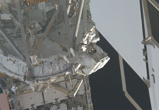 STS117-E-09026