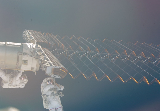 STS117-E-09028