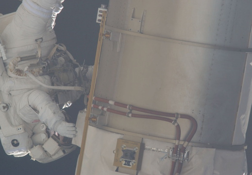 STS117-E-09033