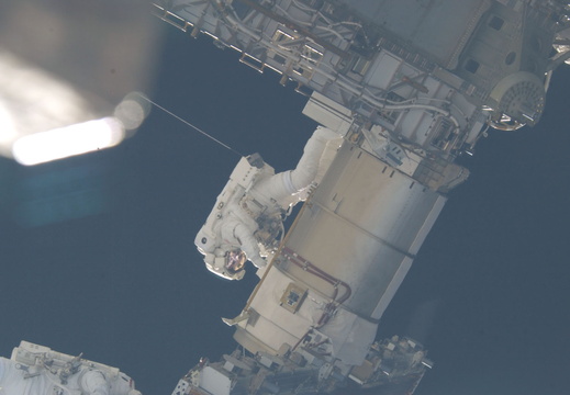 STS117-E-09035