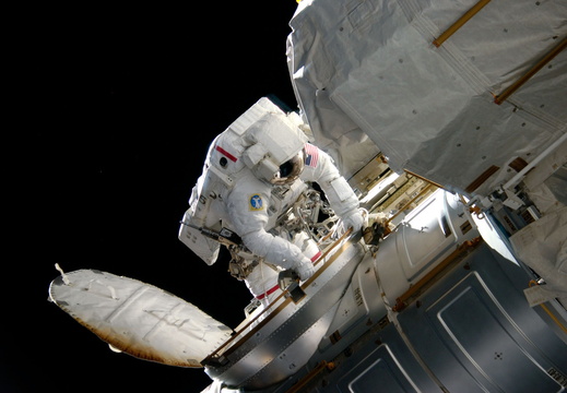 STS117-E-09039