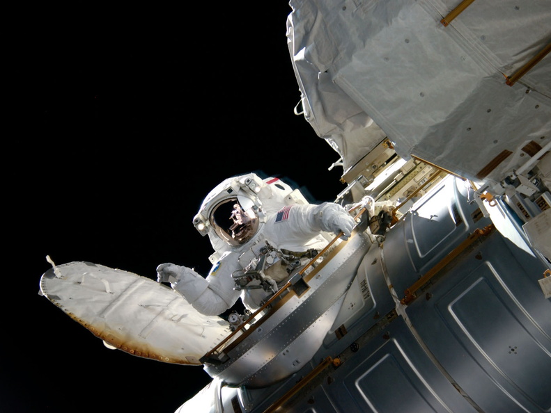 STS117-E-09040