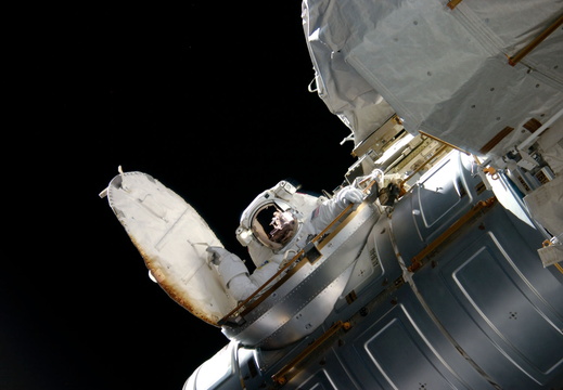 STS117-E-09041