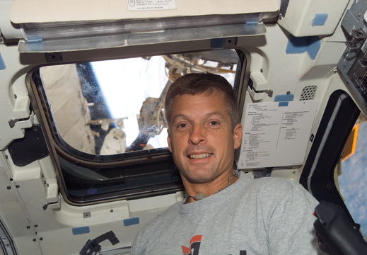 STS117-E-09158