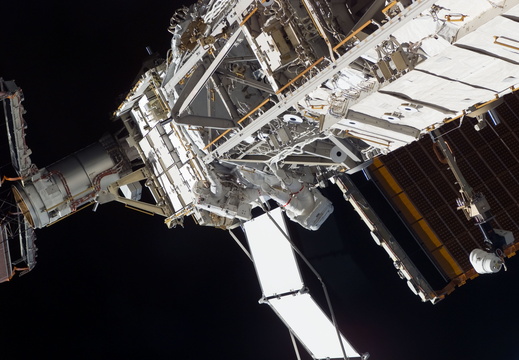 STS117-E-09227