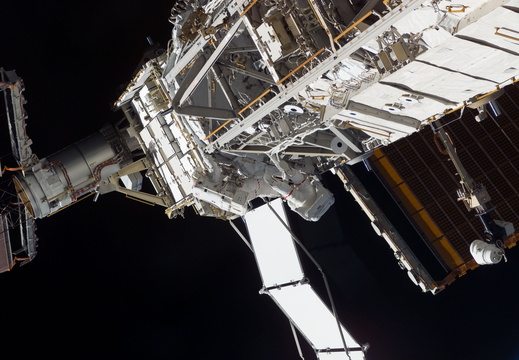 STS117-E-09229