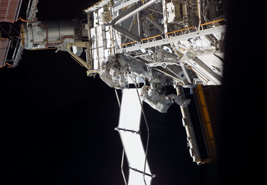 STS117-E-09231