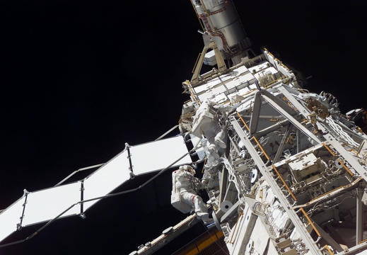 STS117-E-09236