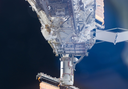 STS117-E-09243
