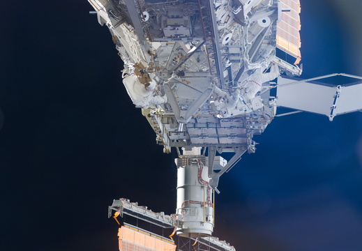 STS117-E-09244