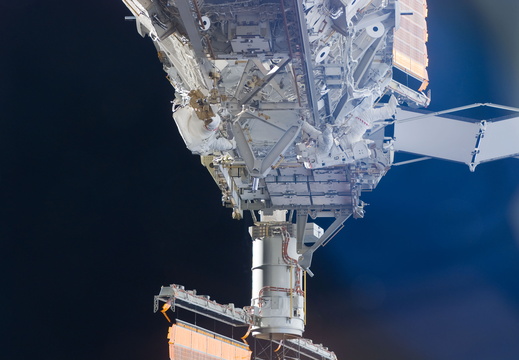 STS117-E-09245