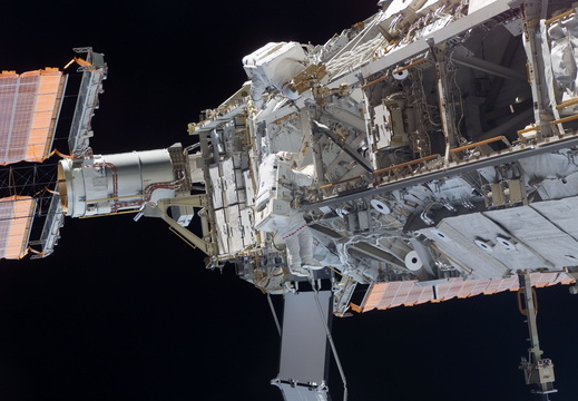 STS117-E-09251