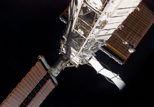 STS117-E-09265