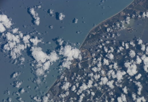 STS117-E-09695