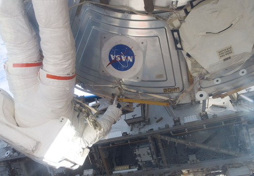 STS117-E-09703