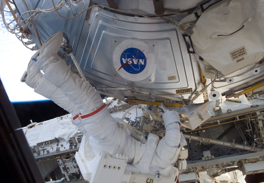 STS117-E-09704