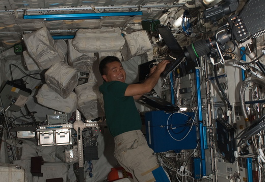 STS119-E-07371