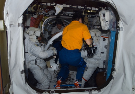 STS122-E-08116