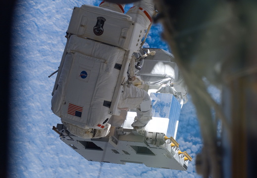 STS122-E-08735