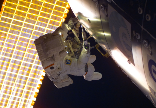 STS122-E-08796