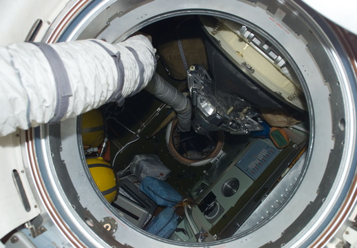 STS123-E-08978