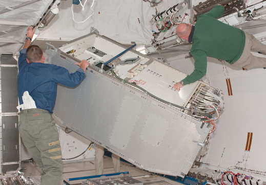 STS124-E-06271