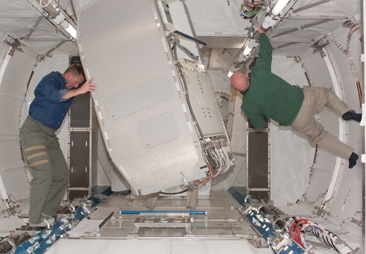 STS124-E-06272