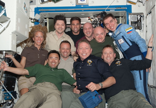 STS124-E-07004