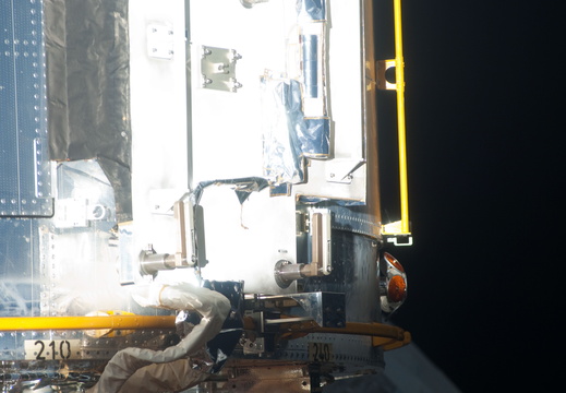 STS125-E-06789