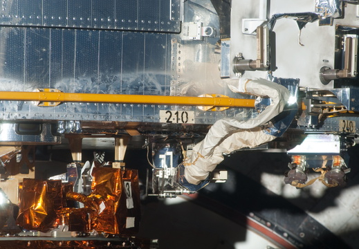 STS125-E-06796