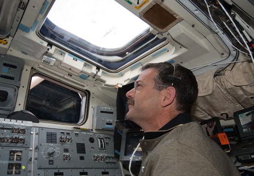 STS125-E-09173