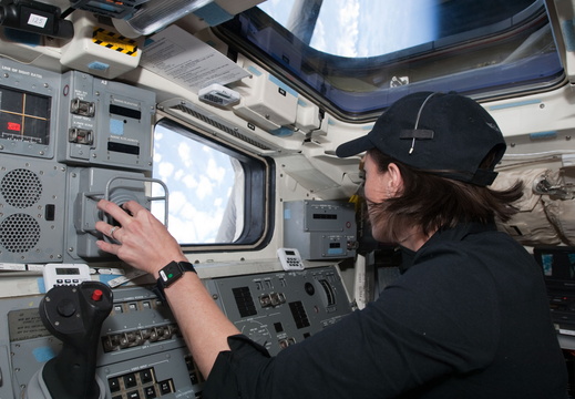STS125-E-09946